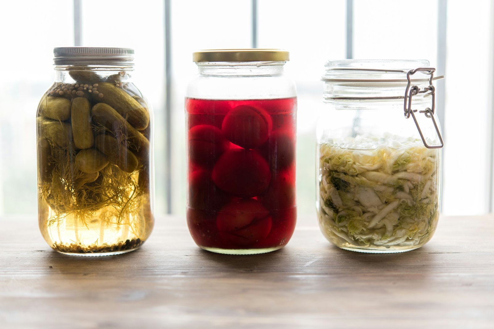 Bocaux de fermentation : cornichons, betteraves, chou